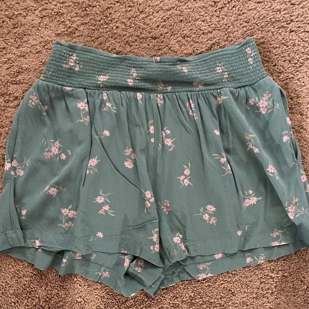 American eagle flowy shorts